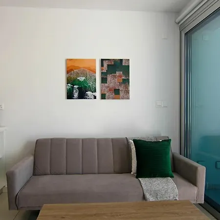 Phaedrus Living - Seaside Executive Flat Harbour 203 Apartment *